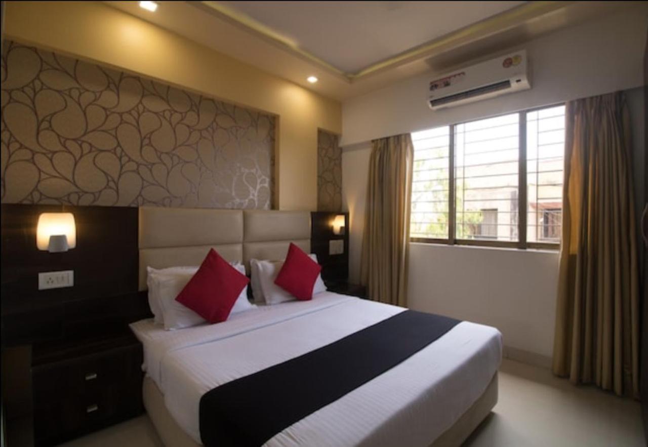 Hotel Galaxy Comforts Mumbai Exteriör bild
