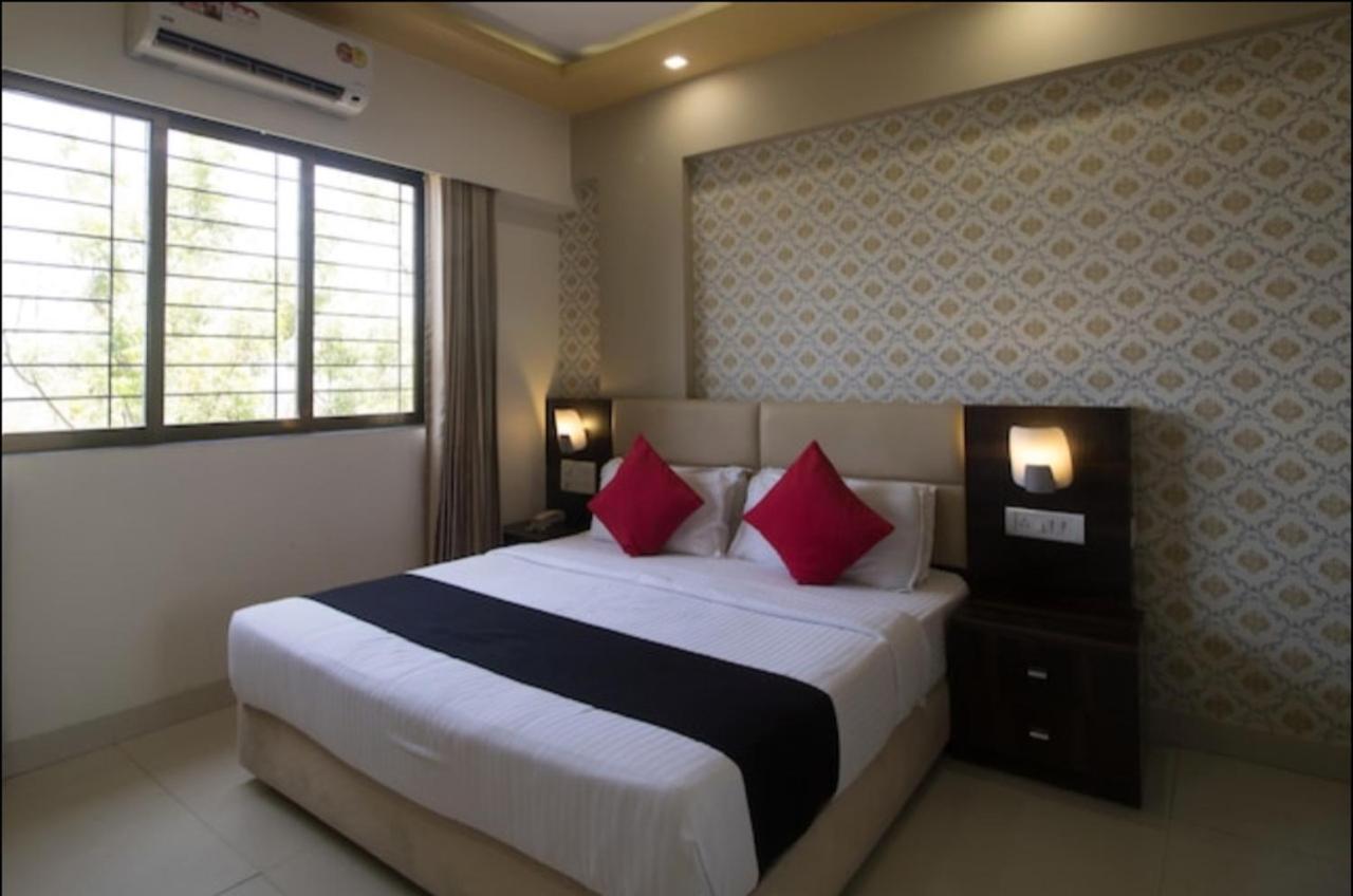 Hotel Galaxy Comforts Mumbai Exteriör bild