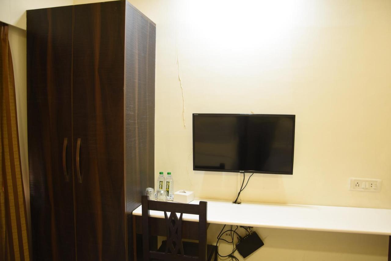 Hotel Galaxy Comforts Mumbai Exteriör bild
