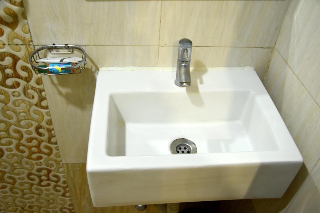 Hotel Galaxy Comforts Mumbai Exteriör bild
