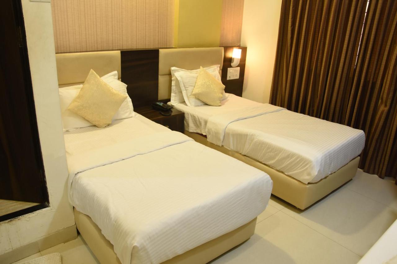 Hotel Galaxy Comforts Mumbai Exteriör bild