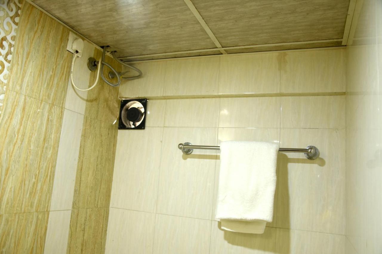 Hotel Galaxy Comforts Mumbai Exteriör bild