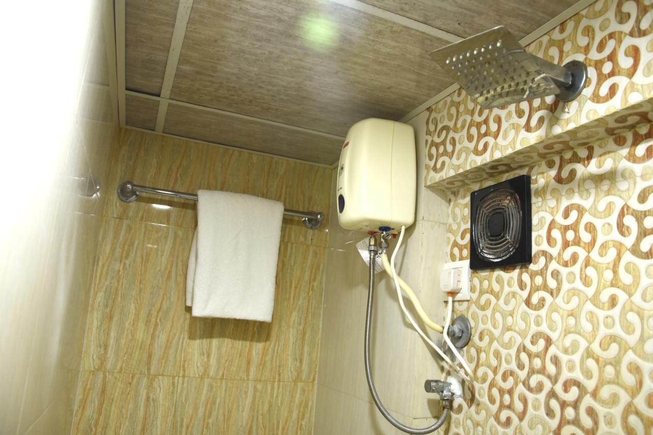 Hotel Galaxy Comforts Mumbai Exteriör bild